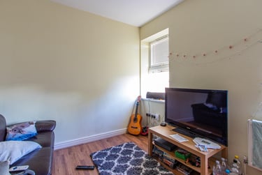 2 bed house, Richmond Crescent, City Centre, Cardiff, CF243AH - Image 2